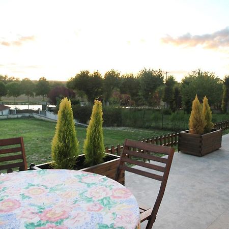 La Maison Et Son Jardin Sur Le Canal De Bourgogne Ravieres エクステリア 写真